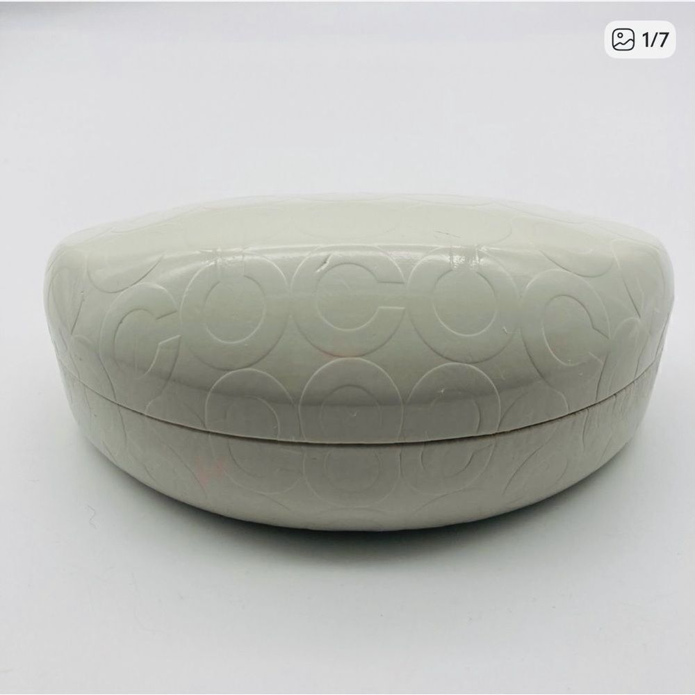 Coach Clamshell Logo Sunglasses White Case - Picture 1 of 7